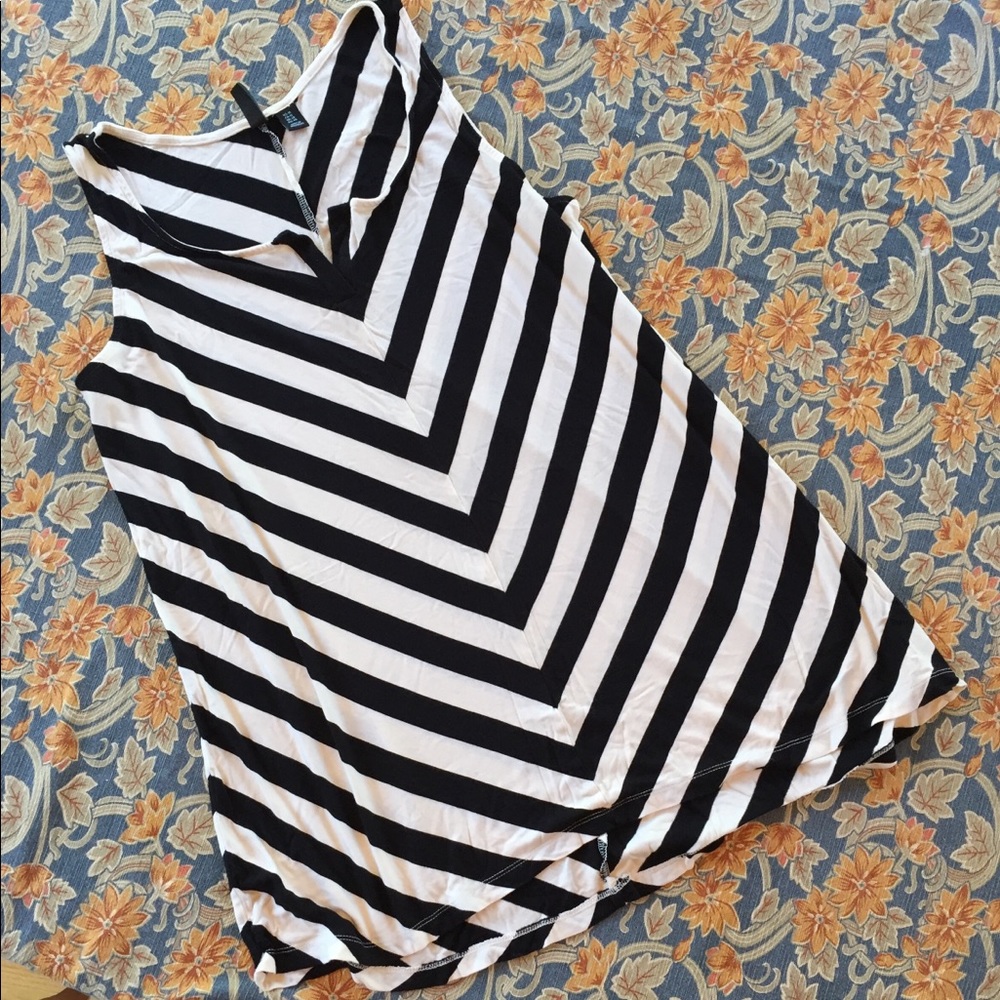 1x Cynthia Rowley Swing Top A-Line